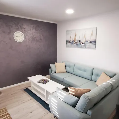 Apartament Tianni *
